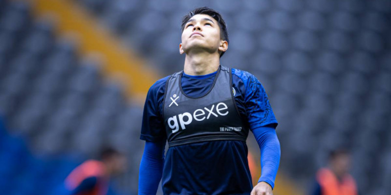 Футболшы Ғалымжан Кенжебек сүйіктісіне сөз салды