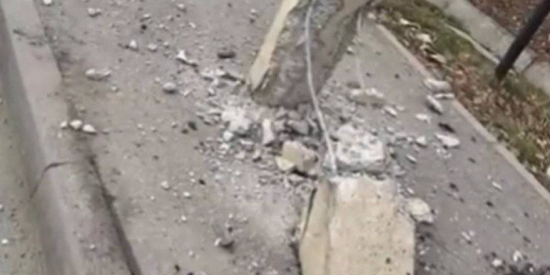 Талдықорғанда әйел жүргізуші электр бағанына соғылды (ВИДЕО)