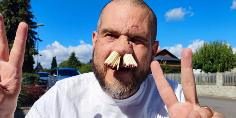 Балаларын қуантамын деп: Швеция тұрғыны мұрнына 81 шырпы тығып әлемдік рекорд орнатты