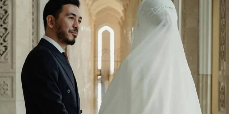 «Бұрын тұрмыс құрмаған, 15 жас кіші»: Дәурен Айдарқұлов үшінші жұбайы туралы бар шындықты айтты