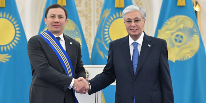 "Есіміңіз әлем боксы тарихына алтын әріппен жазылды": Президент Геннадий Головкинді І дәрежелі «Барыс» орденімен марапаттады