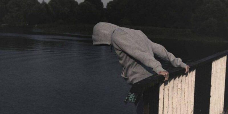 Талдықорғанда полицейлер жасөспірімді қауіптен аман алып қалды (ВИДЕО)