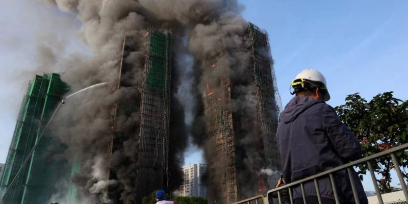 Гонконгтағы алапат өрт: Тұрғын үй кешенінде 36 адам қаза тапты