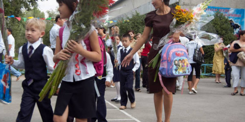 Ақтөбеде 700-ден аса мұғалім төрт айдан бері жалақы алмай жүр