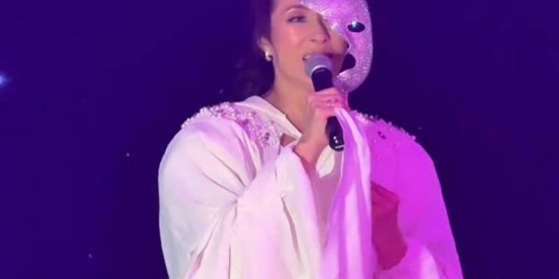 Толқын Забирова тойда ерекше образбен өнер көрсетті (ВИДЕО)