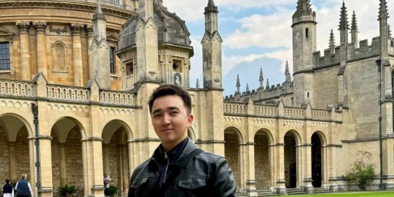 Оксфордта қазақ тілін үйретіп жүрген Дидар