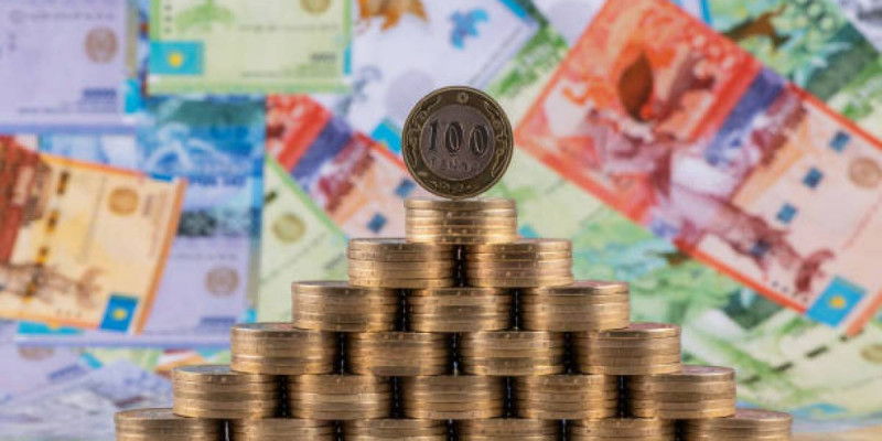 «Халық 200 млн теңге салған»: Ақтөбеде қаржы пирамидасын құрған мұғалім мен заңгер сотталды