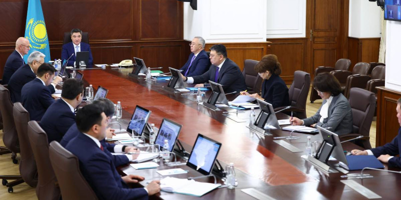 «Мемлекеттік қолдау сапалы медициналық өнімді жеткізетіндерге ғана көрсетіледі» – Олжас Бектенов отандық фармацевтика өндірушілерді қолдау туралы