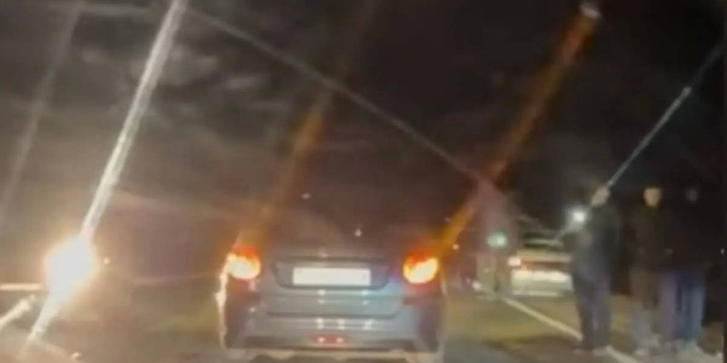 Атырауда автокөлік атты қағып, содан кейін жүк көлігіне соғылған