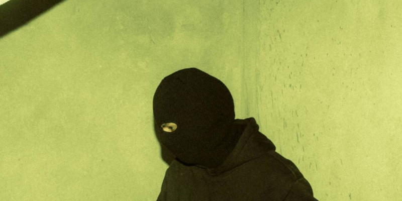 Риддерде бетперде киген адам жергілікті тұрғынға шабуыл жасаған