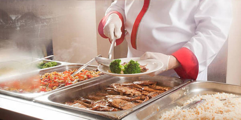 Асханада тағамнан жәндік шықты: мектеп директоры қызметінен босатылды