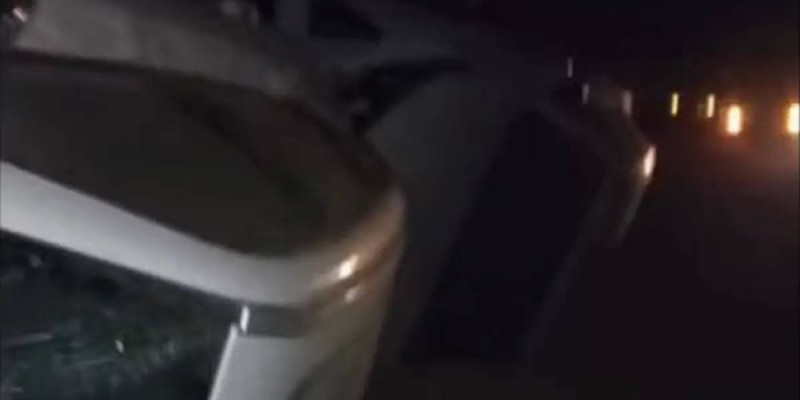 Шетпе – Ақтау тас жолында жеңіл көліктер тиелген автовоз аударылды