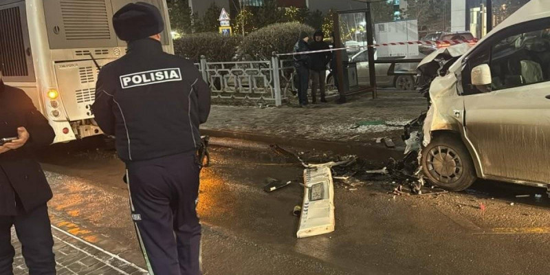 Астанада екі автобус соқтығысып, бір жүргізуші қаза тапты