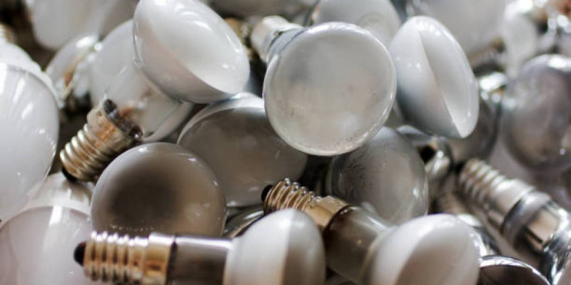 3,5 балаға қауіп төнген: Жетісуда сынап толы лампалар балаларға қолжетімді жерде сақталған