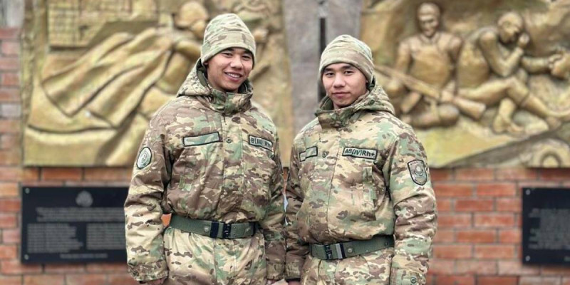 Аман мен Есен: Егіздер әскери борышын қалай өтеп жүр?