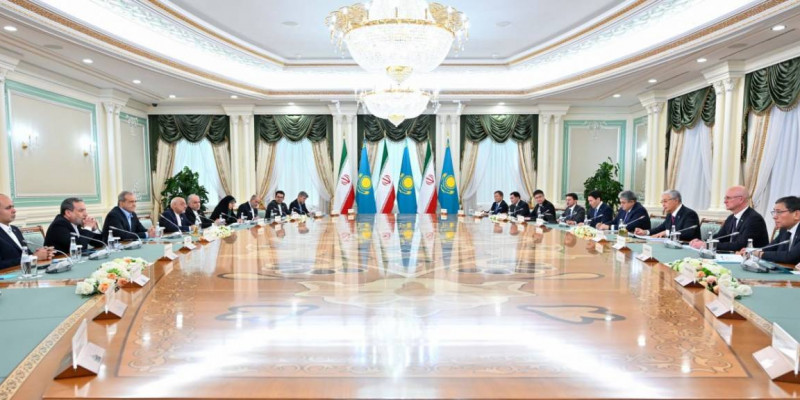 Қазақстан мен Иран президенттері кеңейтілген құрамда келіссөз жүргізді
