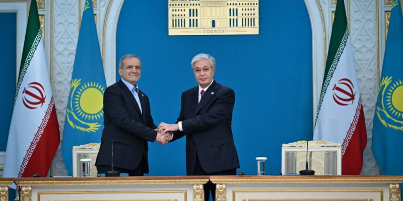 Қасым-Жомарт Тоқаев пен Масуд Пезешкиан Бірлескен мәлімдеме қабылдады