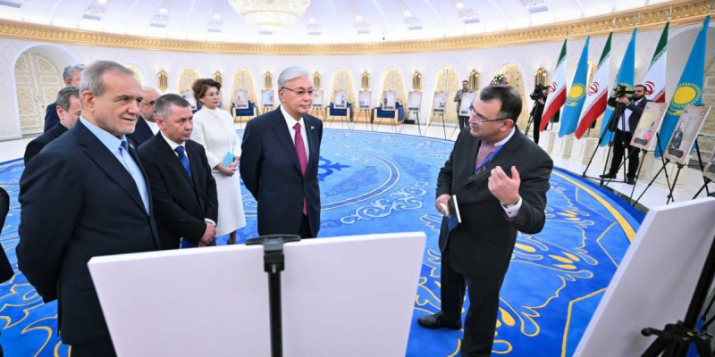 Президенттер қазақ тарихына қатысты Иран архивінен табылған көне қолжазбалар көрмесін тамашалады