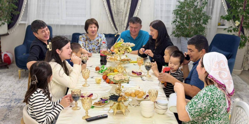 Ақтаулық ерлі-зайыпты балалар үйінен бір отбасының 5 баласын асырап алған