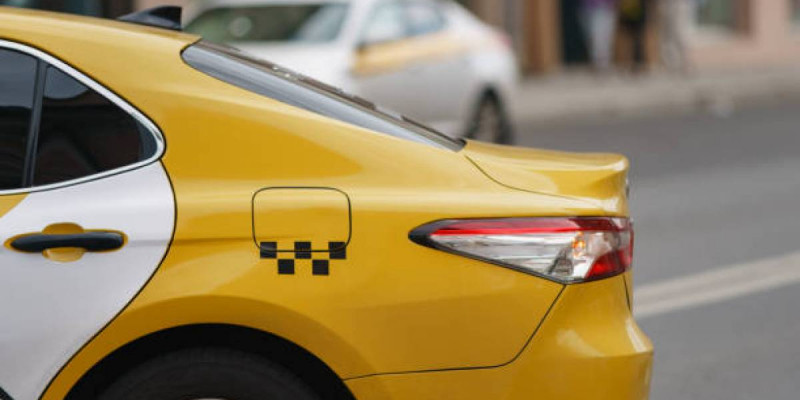 Астанада такси жүргізушісі жолаушының пәтерін тонап кеткен