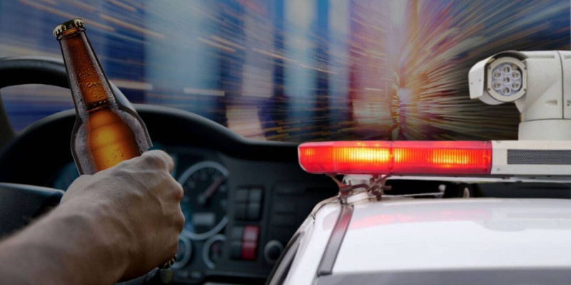 Есірткі шегіп, өмір бойына көлік жүргізу құқығынан айырылған азамат үшінші рет ұсталды