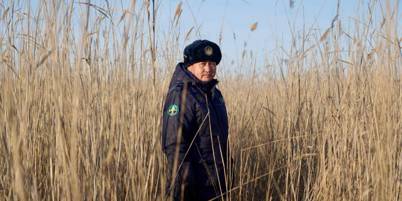 Қостанайда полицей мұз құрсауында 7 сағат қалып қойған балықшыны құтқарды