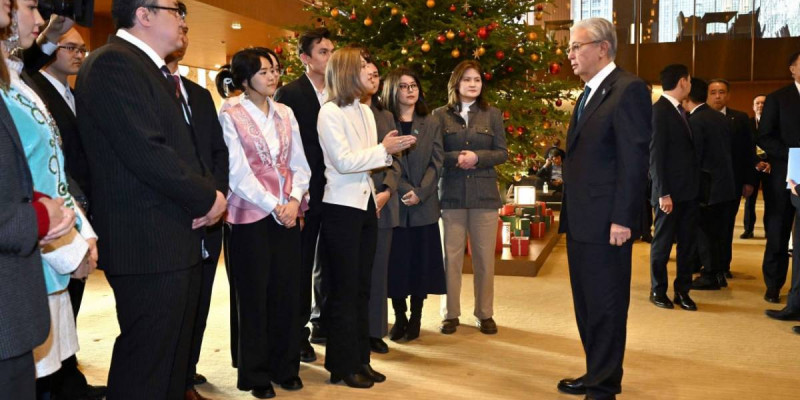 Мемлекет басшысы Жапонияда тұрып жатқан қазақстандықтармен кездесті