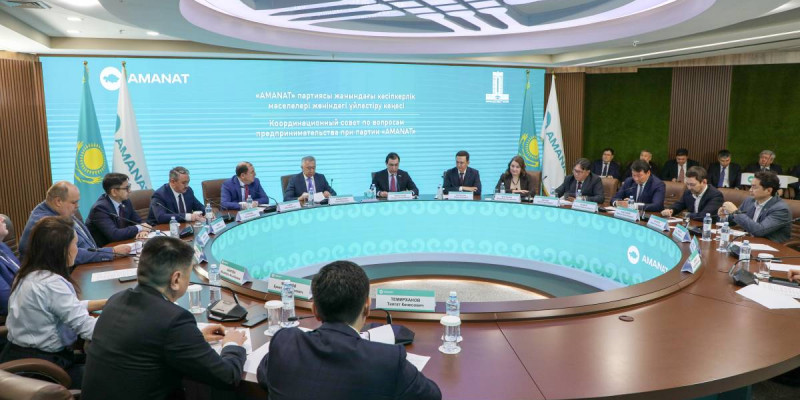 Серік Жұманғарин «AMANAT» партиясының Үйлестіру кеңесінің отырысын өткізді
