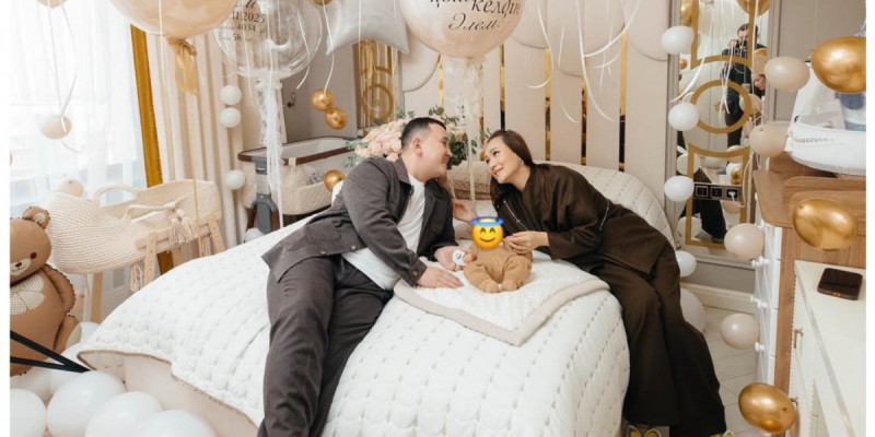 "Осы сәтті 10 жыл күттім": Блогер "Колобок" жалғыз ұлына ән арнады (ВИДЕО)