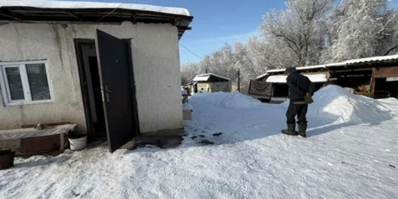 «Терезеге жағылған қанды көрдік»: Талғардағы қанды оқиға туралы тұрғындар не дейді