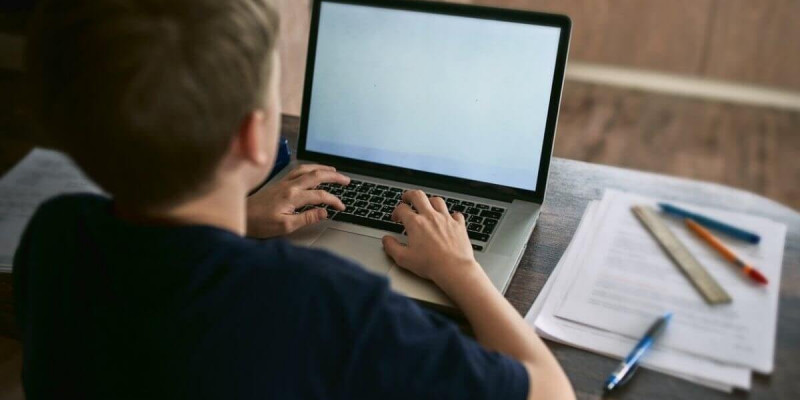 23 қаңтарда Астанадағы оқушылардың бір бөлігі қашықтан оқуға көшеді