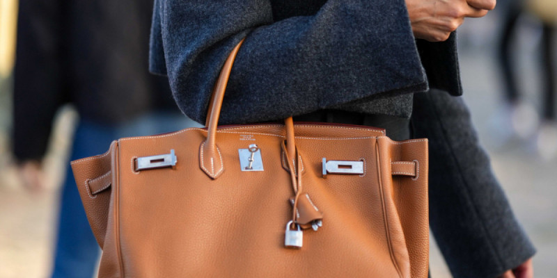 Hermès бренді Birkin сөмкесін сатып алғысы келетіндерді "аңдитын" жүйе құрған