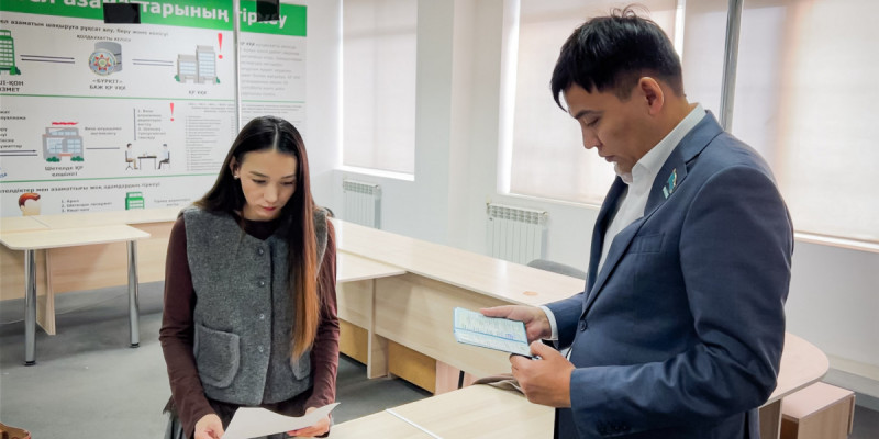 «AMANAT» партиясы 20 жыл құжатсыз жүрген Маңғыстау тұрғынына азаматтық алуға көмектесті