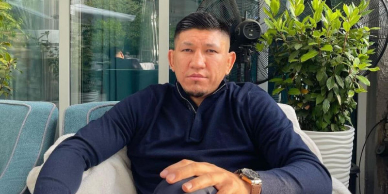 "2 млн доллар "әкелдім": Қуат Хамитов футбошылардан айырмашылығын айтты