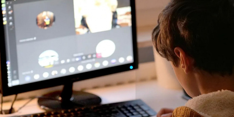 Бүгін астаналық оқушылар қашықтан оқиды