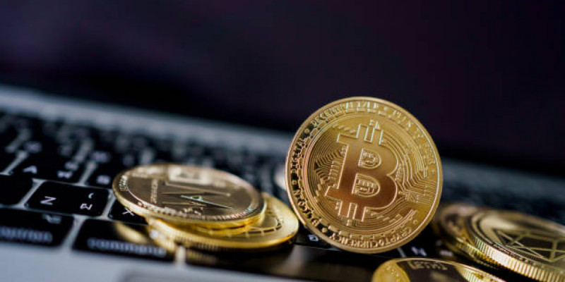 Қаржыны криптовалютаға айналдырып, шетелге шығару жағдайлары да азаймай тұр – Тоқаев