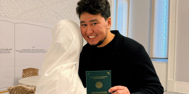 «Өгей бала туғанындай болмайды»: Жахан Отарғалиевтің әйелі актердің отбасындағы шынайы болмысын ашып айтты (ВИДЕО)