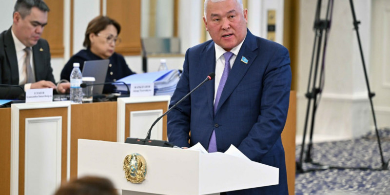 Мұрат Әбенов: Конституциядағы референдум атауын жалпыұлттық референдум деп өзгерту керек