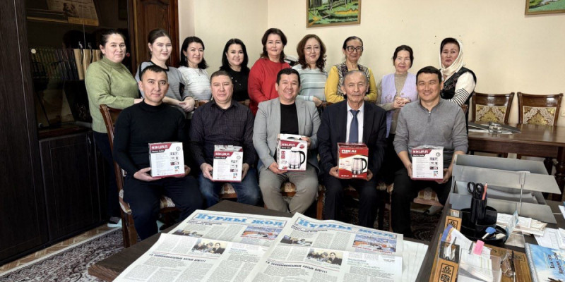 «Достық туынан» «Нұрлы жолға» дейін: Ташкенттегі республикалық қазақ газетінің жарық көргеніне 35 жыл толды