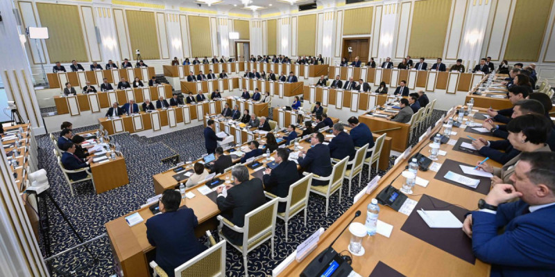 Конституциядағы рухани-адамгершілік құндылықтар БҰҰ нормаларына сай нақтыланды – Ерлан Қарин