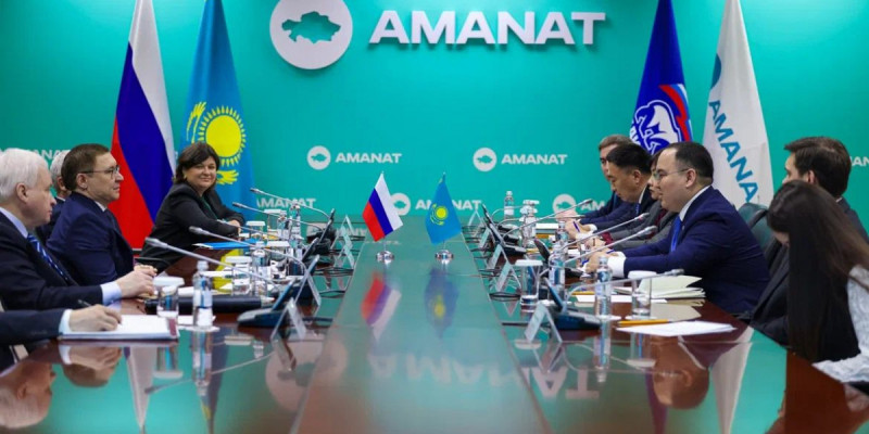 Дәулет Кәрібек «Единая Россия» партиясының делегациясымен кездесті