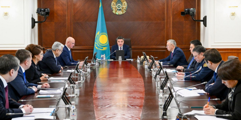 Олжас Бектенов жаңа Конституция жобасын халыққа түсіндіру бойынша кеңес өткізді