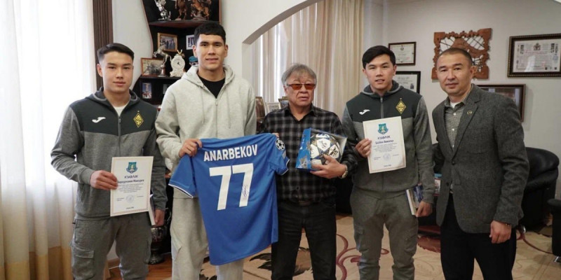 Темірлан Анарбеков пен Олжас Байбек ректор грантын иеленді