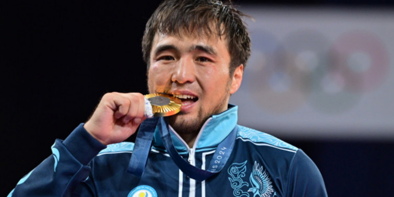 «Үлкен жолдағы алғашқы қадам»: Елдос Сметов жаттығу залынан бейнежазба жариялады (ВИДЕО)