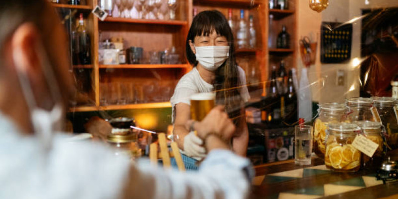 "Ішімдік тегін": Жапонияда жұмыстан шыққысы келетіндерге арналған бар ашылды