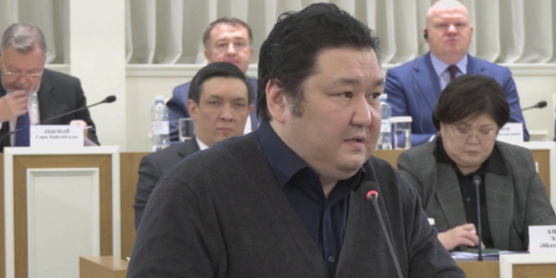 «Бұл ойын емес, қасақана пиғыл» – Марат Шибұтов жаңа Конституция туралы шектен шыққан фейктер жөнінде пікір білдірді