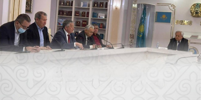 Астаналық қаламгерлер Конституция жобасын талқыға салды