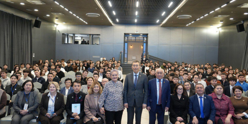 Нұрлан Әбдіров студенттермен сайлау мәдениеті мәселелерін талқылады