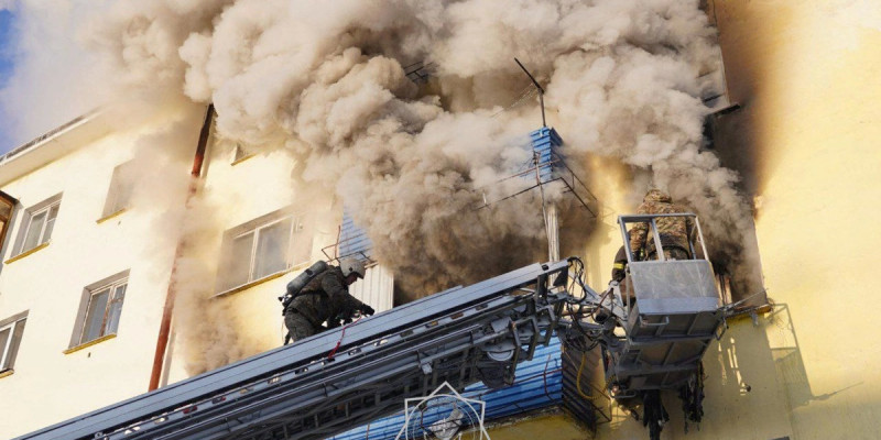 Өскеменде қоқыс толған пәтер өртеніп кетті (ВИДЕО)