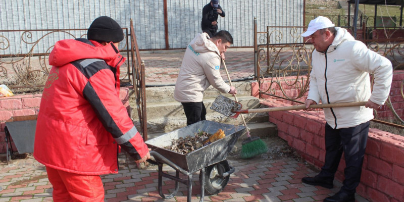 «Aумақты тазалап қана қоймаймыз»: «Таза бейсенбі» акциясы жалғасын тапты